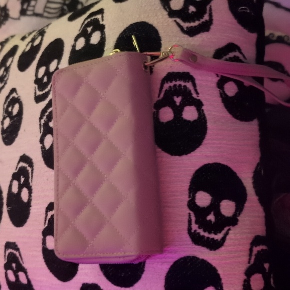 Hollister Wristlet - Picture 2 of 3